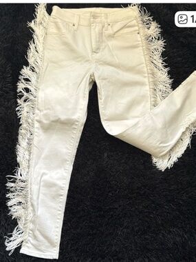 Levi’s high-rise skinny ankle size 27 fringe white jeans